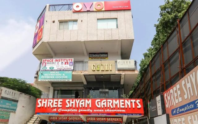 Oyo 32589 Sky Hotel