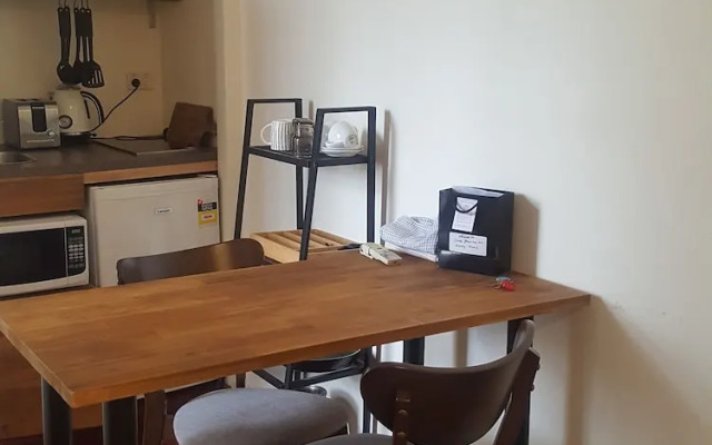 BUDGET Bourke st Apartment