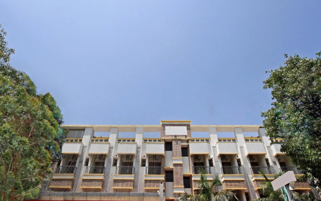 OYO 30970 AAR Royal Residency