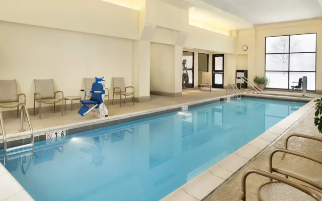 DoubleTree by Hilton Milwaukee - Brookfield