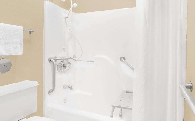 Super 8 by Wyndham East Moline