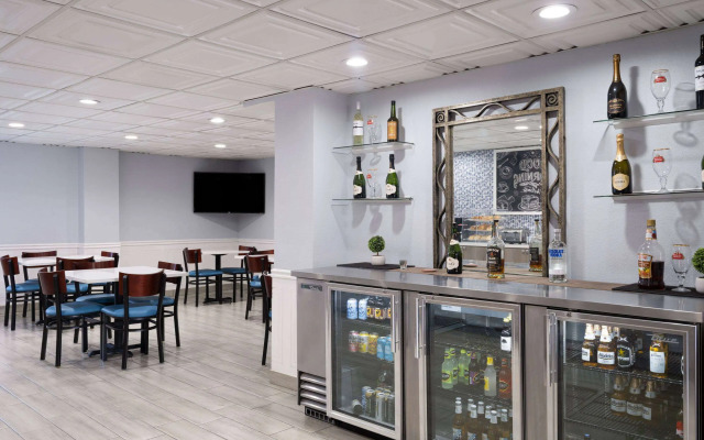 AmericInn by Wyndham Woodstock IL