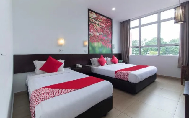 OYO 498 D&F Boutique Hotel Senawang
