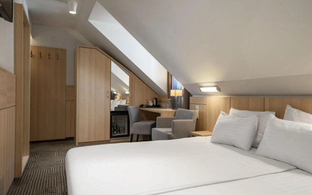 Monte Kristo Hotel