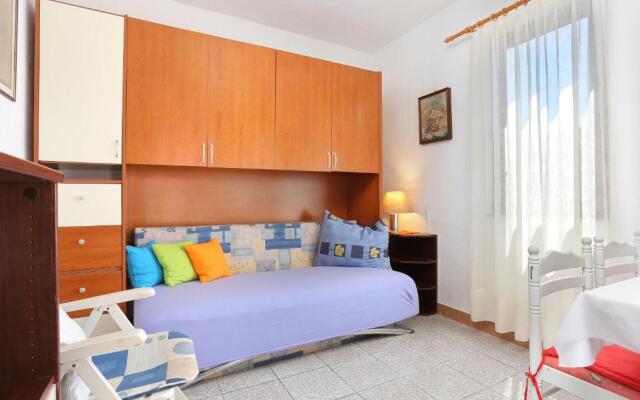 Apartments with WiFi Makarska - 19038
