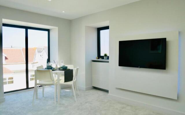 Stunning Sea View Apartment Near the Beach, Bournemouth & Poole