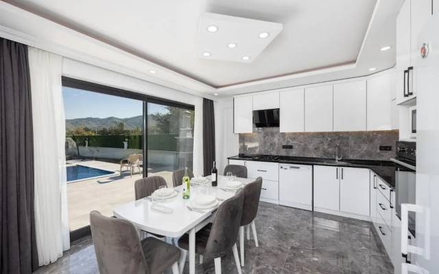 Villa Grand Yasar 4 With 4 Bedrooms and 4 Bathrooms