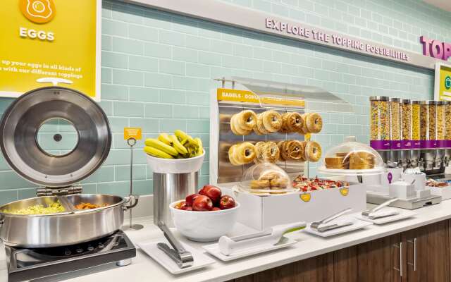 Tru by Hilton Lawrenceville Atlanta I-85 Sugarloaf