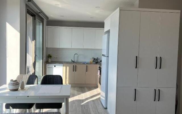 Scenic Flat With Shared Pool in Milas