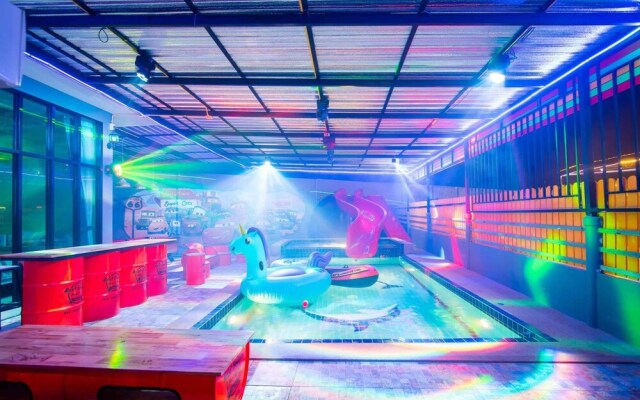 Rest House Supercar Pool Villa