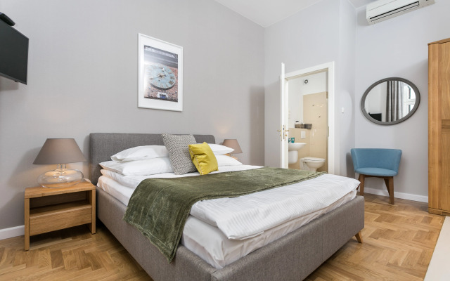 Venetian House Market Square Aparthotel