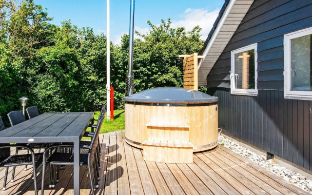 10 Person Holiday Home in Juelsminde-by Traum