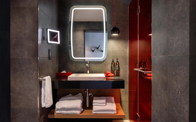 Radisson RED Hotel, Johannesburg Rosebank - Image 4