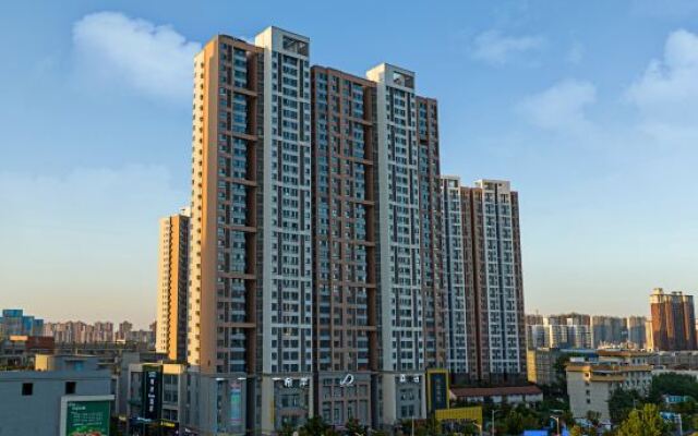 Xana Hotelle Hotel (Zhengzhou Yijia Jiaju Wangzhai Subway Station)