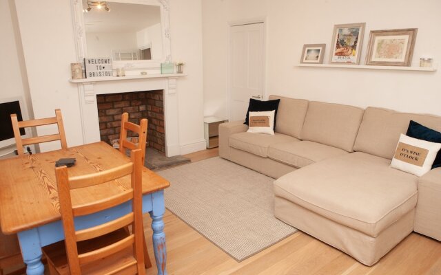 2 Bedroom Apartment in Prime Clifton Location