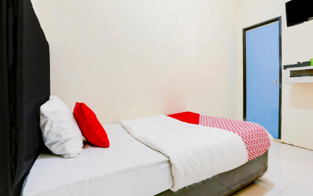 Vaccinated Staff - OYO 90190 Asha Kost Syariah