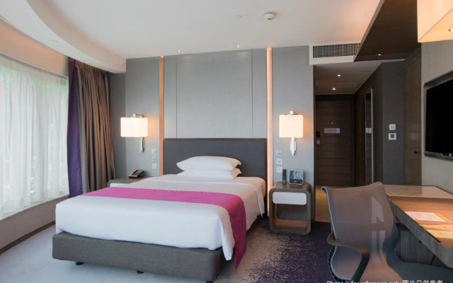 Royal Plaza Hotel