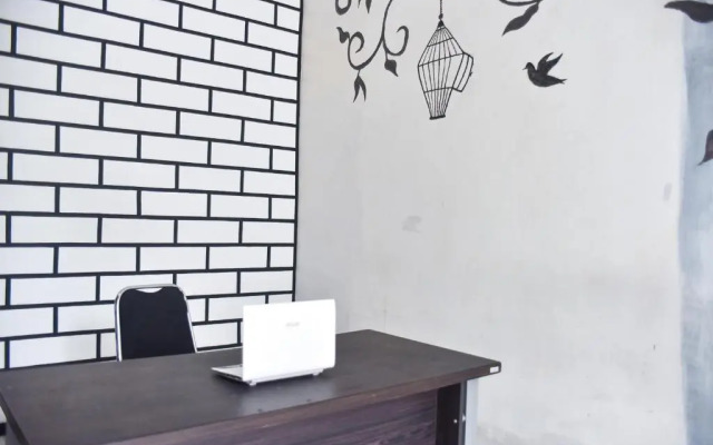 RedDoorz Plus near Malang Town Square