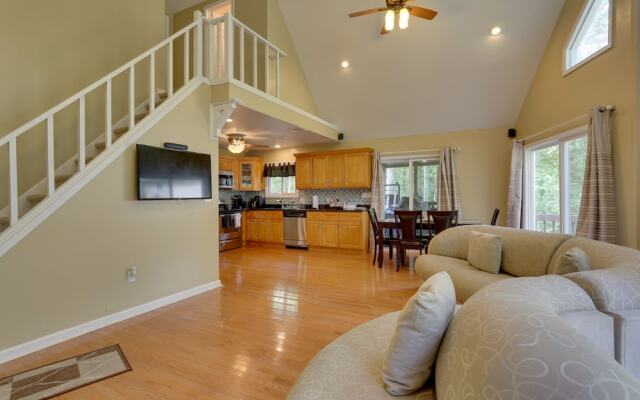 Pools, Hot Tub & More: Bushkill Mountain Getaway!