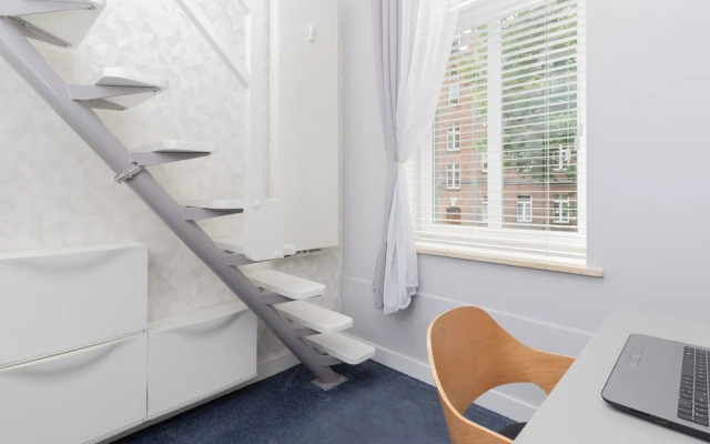 Apartment With a Mezzanine by Renters
