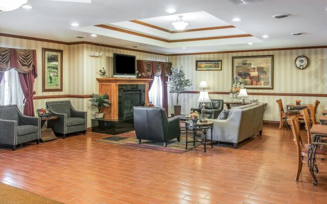 COMFORT INN &amp; SUITES ANN ARBOR