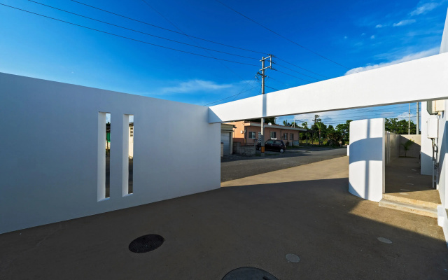 Leo Resort