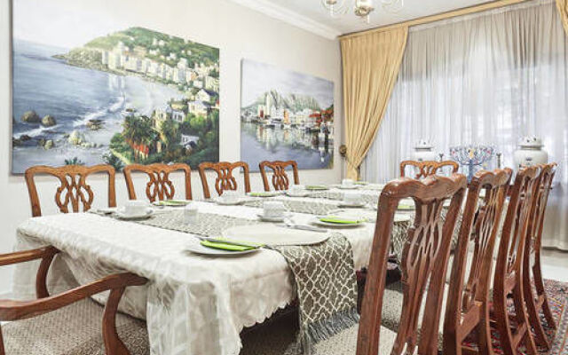 Bed and Breakfast on Melrose