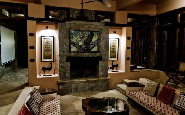 Pugdundee Safaris - Kanha Earth Lodge