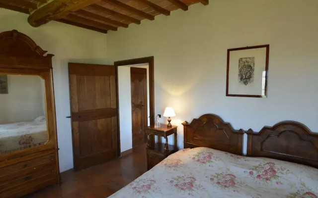 Pleasant Villa In Valiano With Terrace, Garden, Sun-Loungers