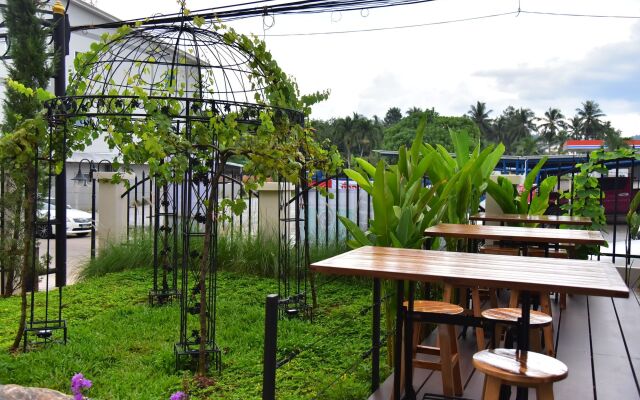 Ploy's Pearl Hotel