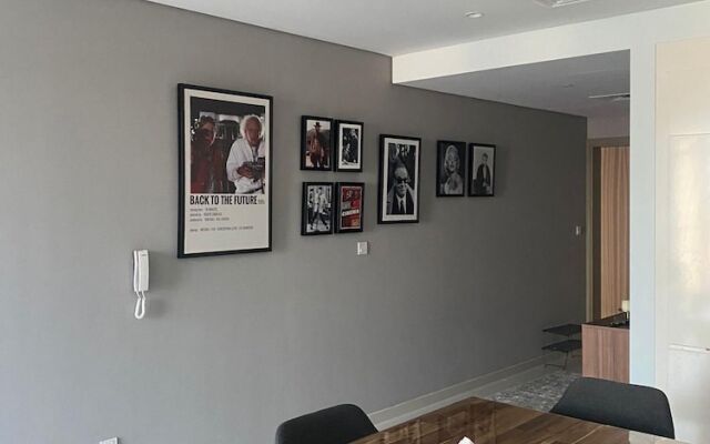 Gorgeous 2 Br in Paramount