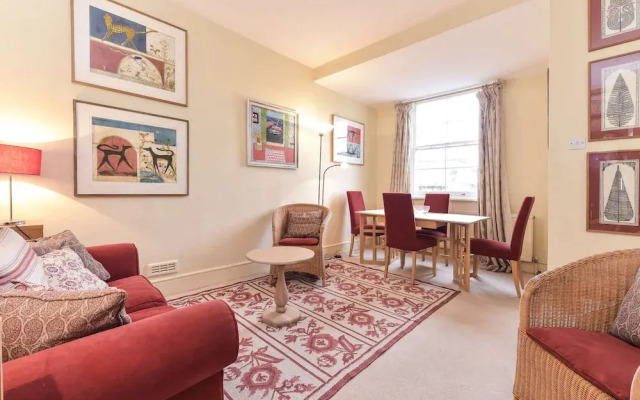 Smart 2 bedroom flat near Pimlico Tube