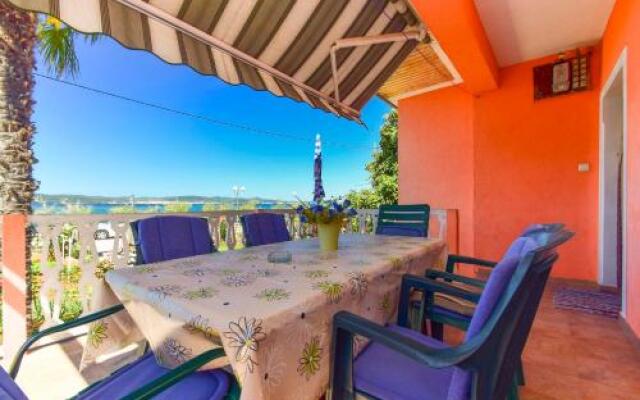 Holiday House Anica 1313