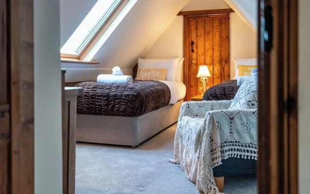 The Threshing Barn-Stunning 5 BD Retreat