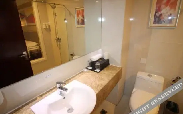 Yantai Qianwei Yongju Hotel