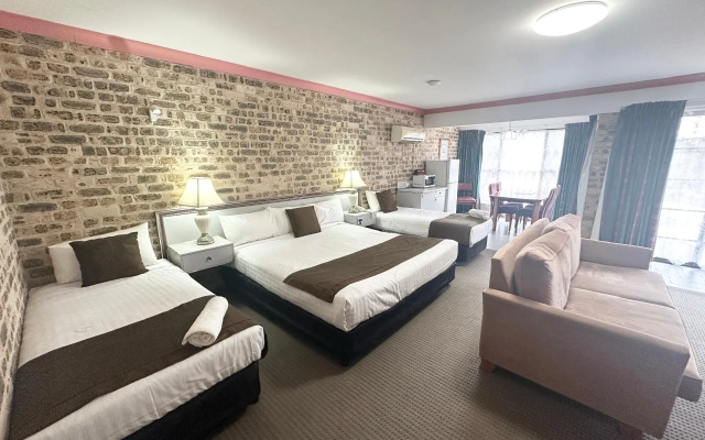 Airport Motel Sir Francis Drake