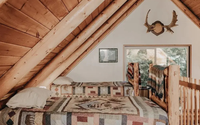 17mbr - Log  - Bbq - Pets Ok - Wifi - Sleeps 8 2 Bedroom Home by RedAwning