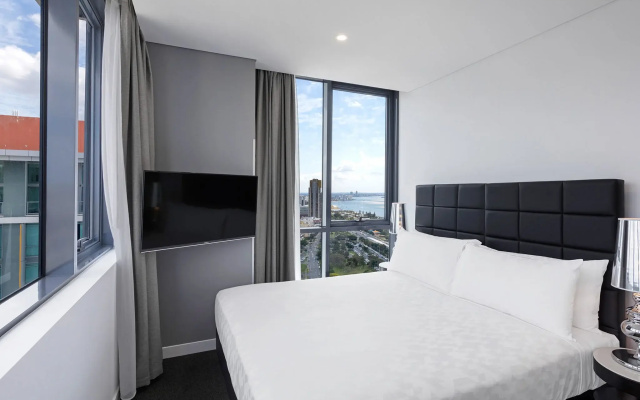 Meriton Suites Southport, Gold Coast – Guest Rooms – Gold Coast