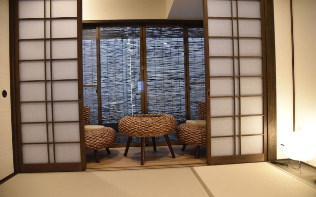 Chika Yuki – Hotel Rooms – Kyoto