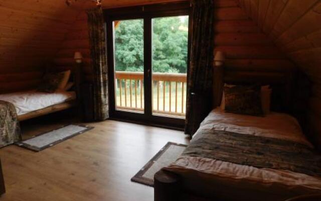 Holden Log House Gyarmat
