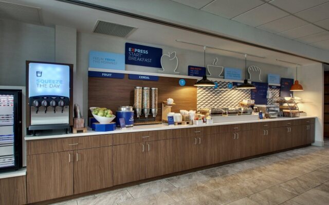Holiday Inn Express & Suites Waukegan by IHG