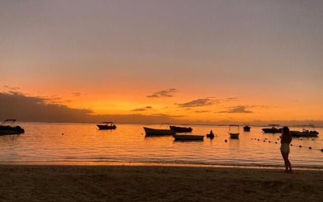 Lovely 3 bedroom beach house on a sandy beach