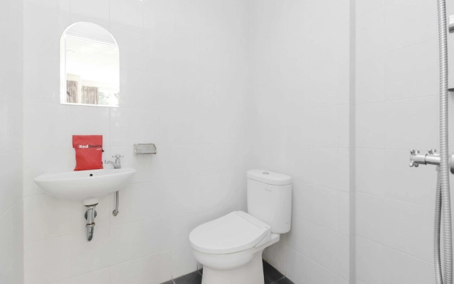 RedDoorz near Pancoran