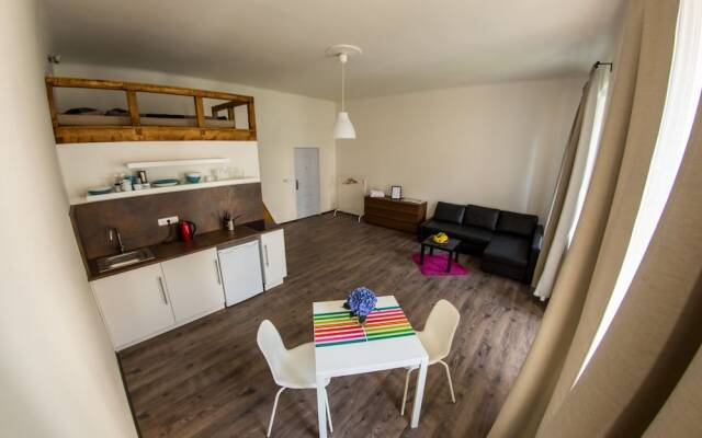 Freedom rooms and apartments