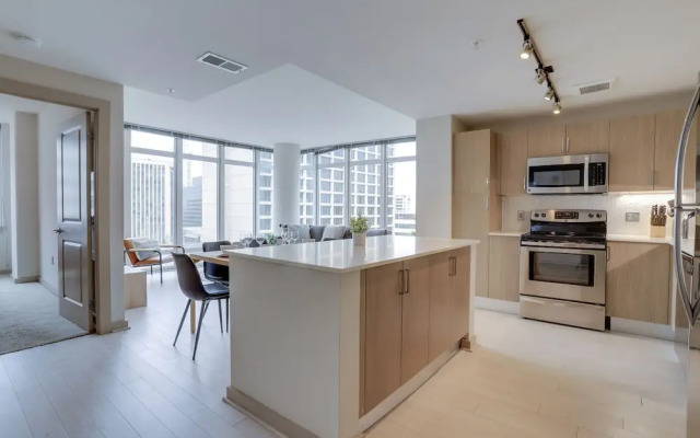 Wonderful 2BR Condo at Crystal City