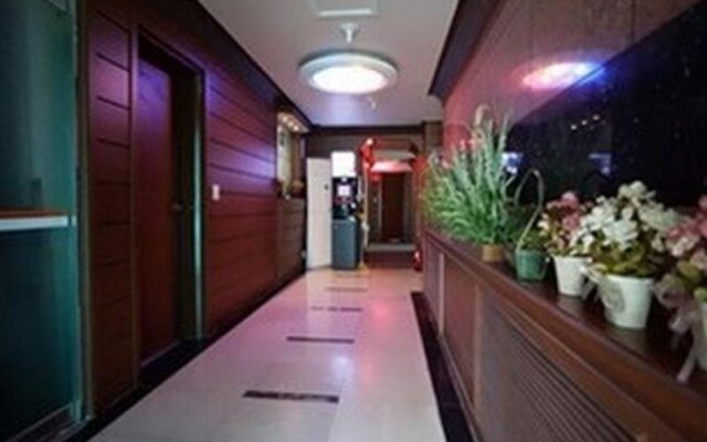 Freezone Motel