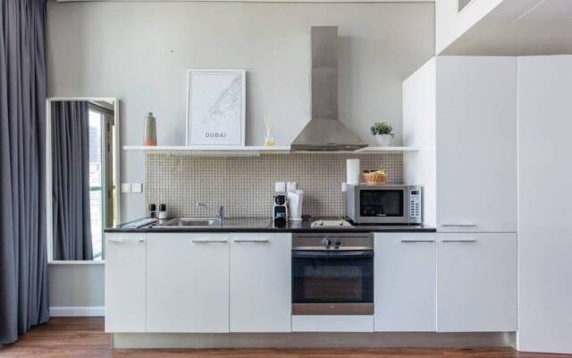 Comfy Trendy Apartment Steps Away From the Metro