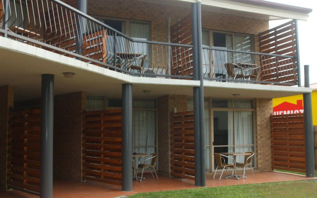 Sundowner Hotel Motel
