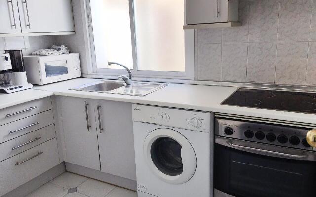 2056 - Apt with terrace sea view