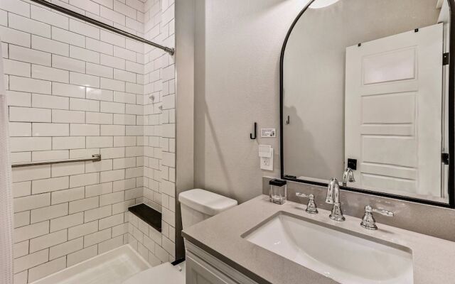 Cozy Chic Home In Downtown Loveland!